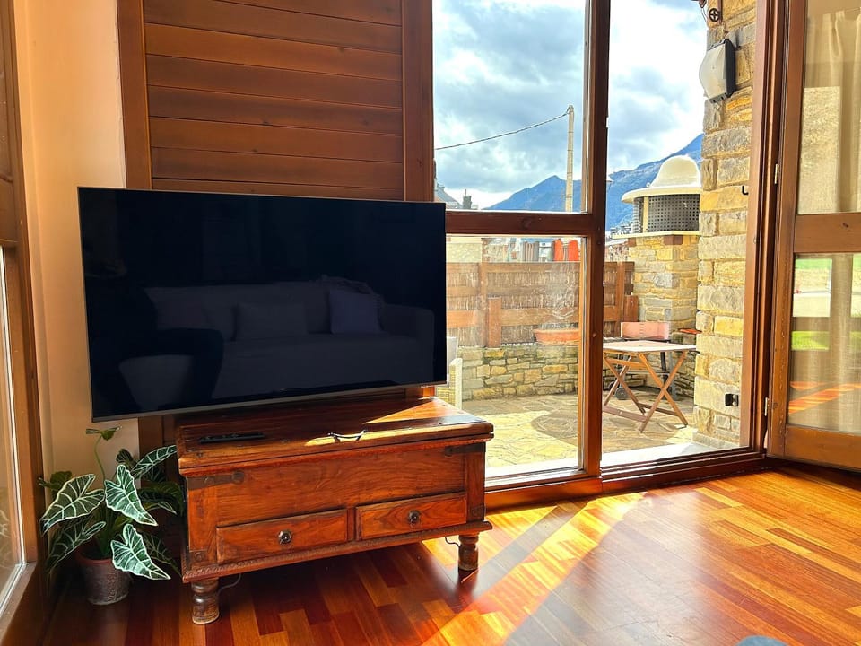TV and multimedia, Seating area