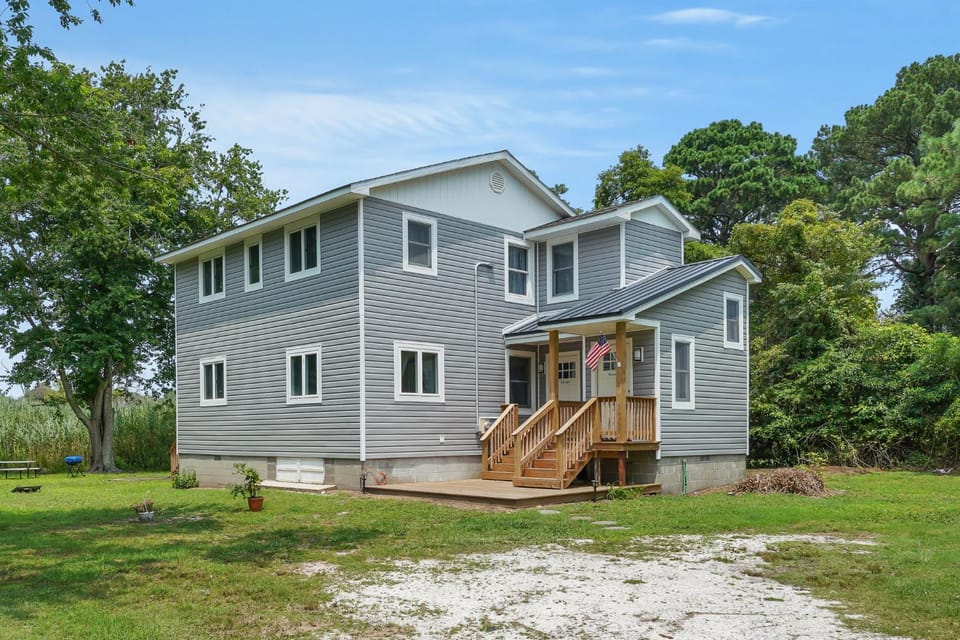 Escape at Deep Hole Hideaway - Pet friendly duplex! House in Chincoteague Island
