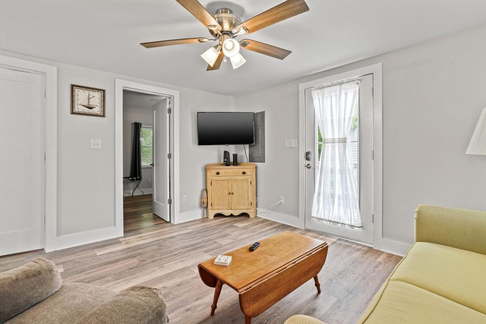 Fisherman's Cottage - Charming cottage close to town! House in Chincoteague Island