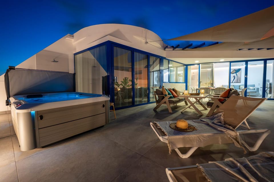 Hot Tub, Balcony/Terrace, sunbed