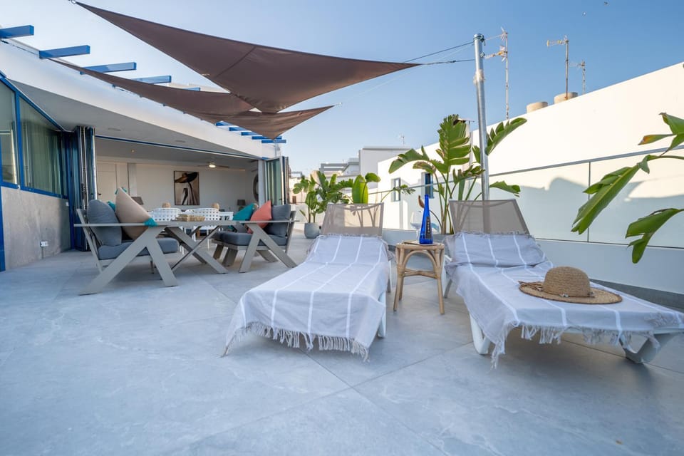 Balcony/Terrace, sunbed