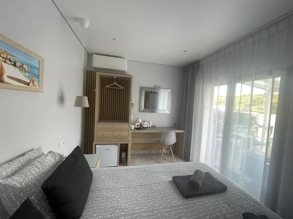SalemaView Ensuite bedroom Vacation rental in Faro District