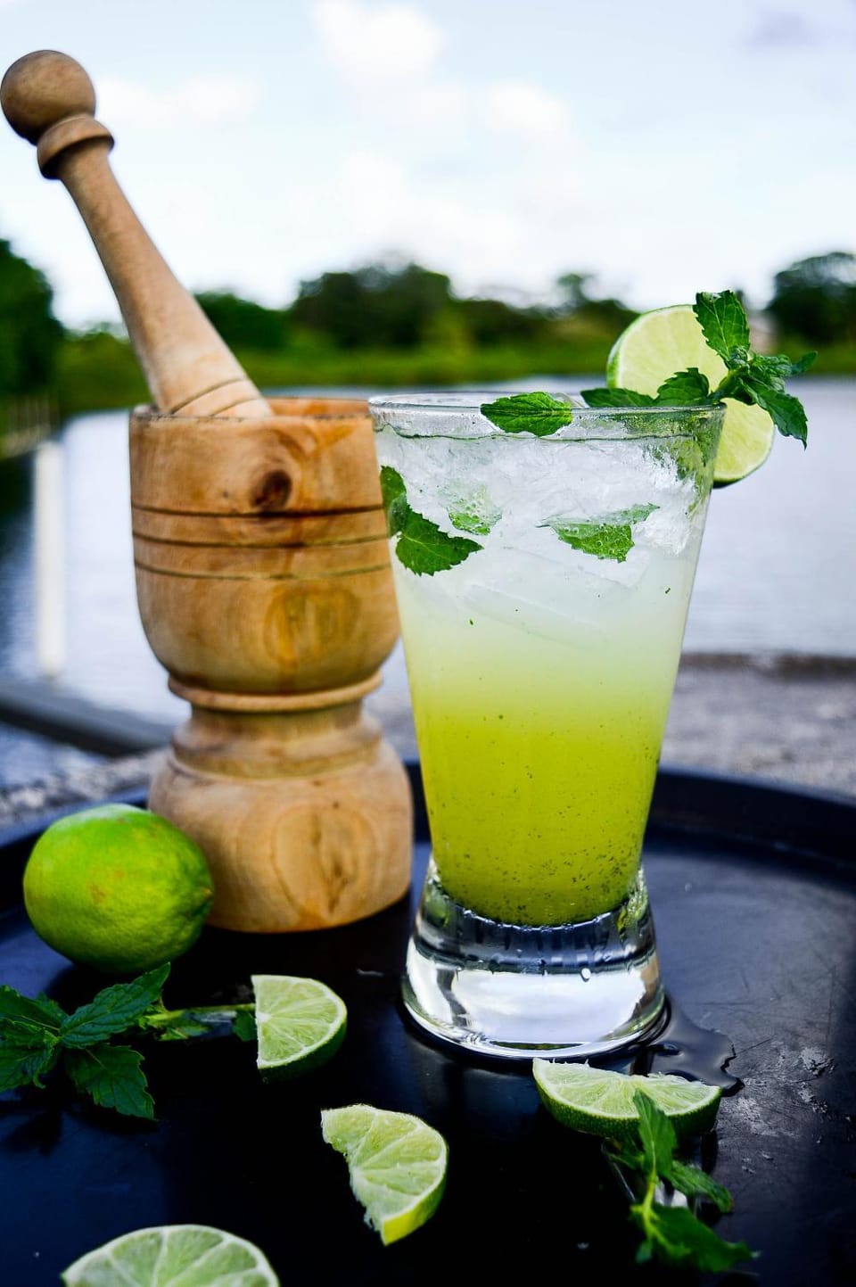 Lounge or bar, Food and drinks, Drinks, Alcoholic drinks