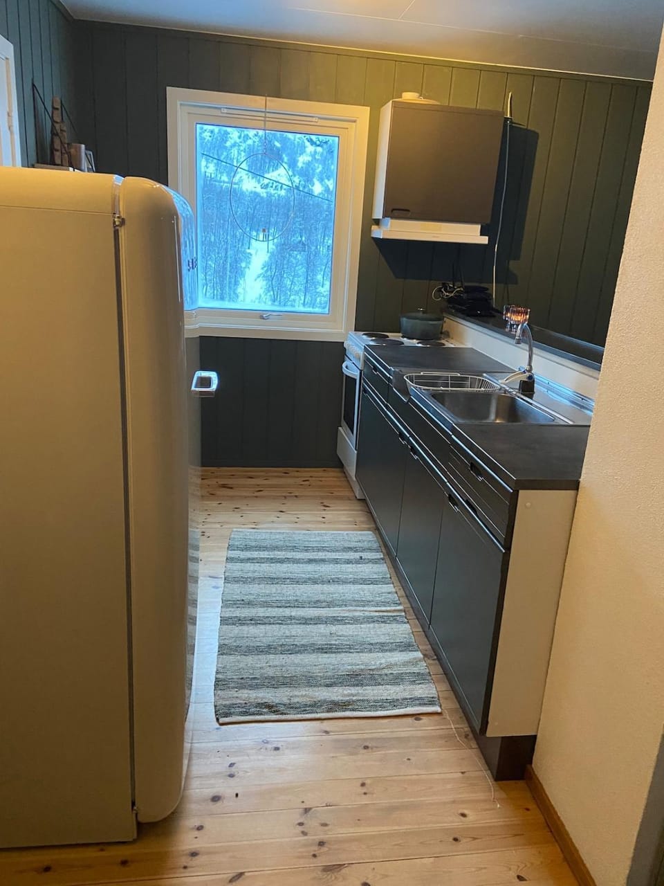 Kitchen or kitchenette