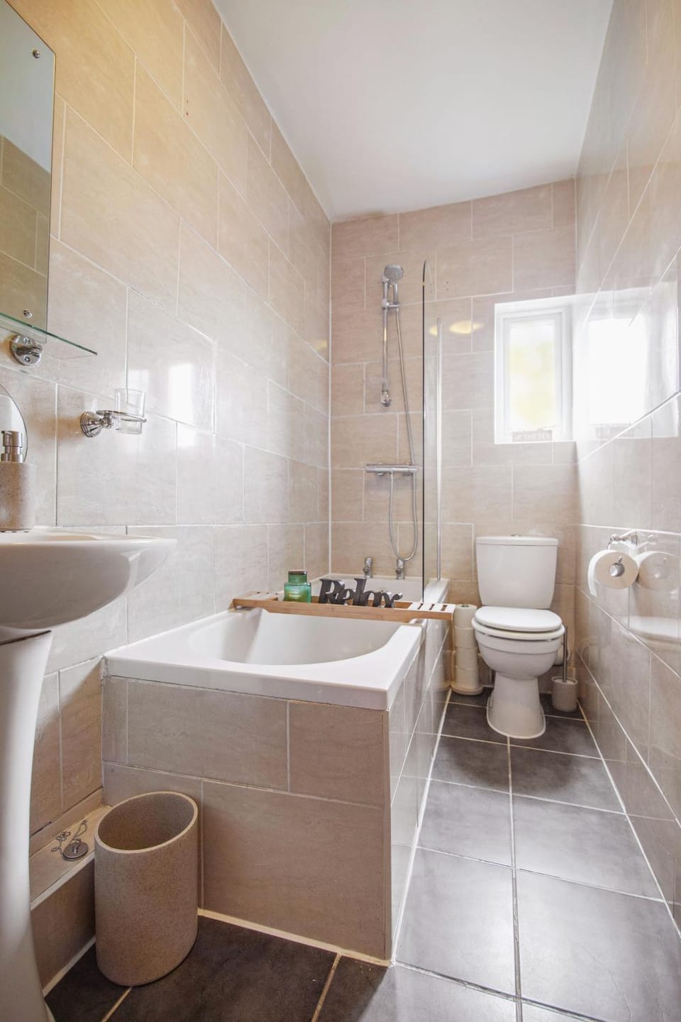 Shower, Toilet, Bathroom, Bath, towels