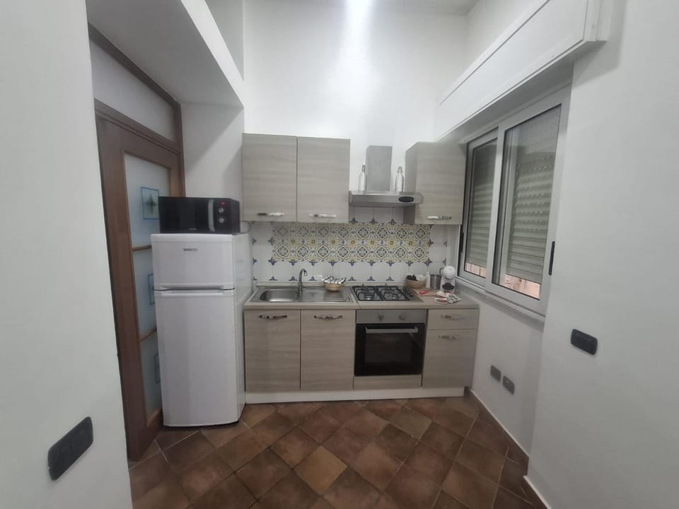 Kitchen or kitchenette, kitchen