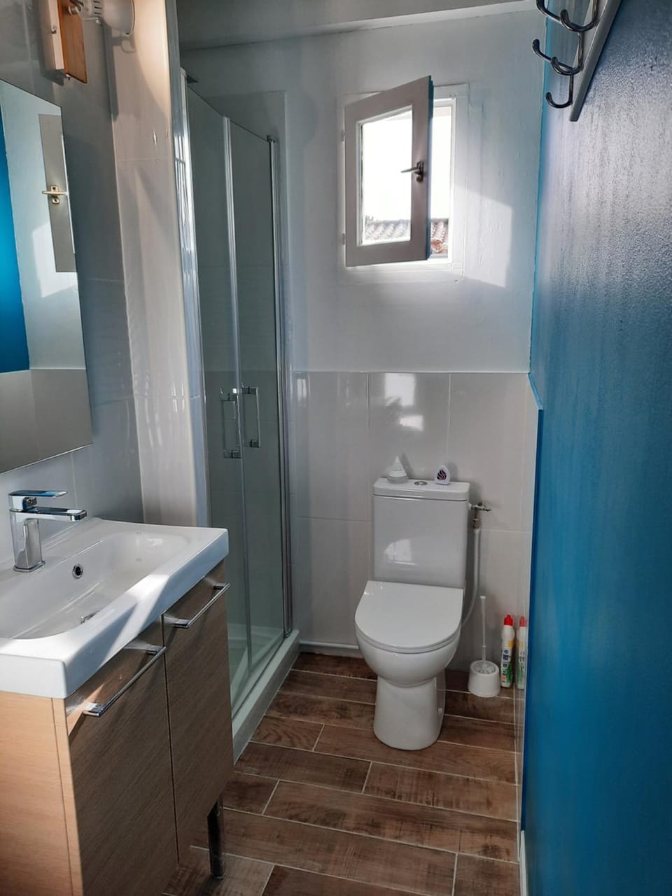 Shower, Toilet, Bathroom