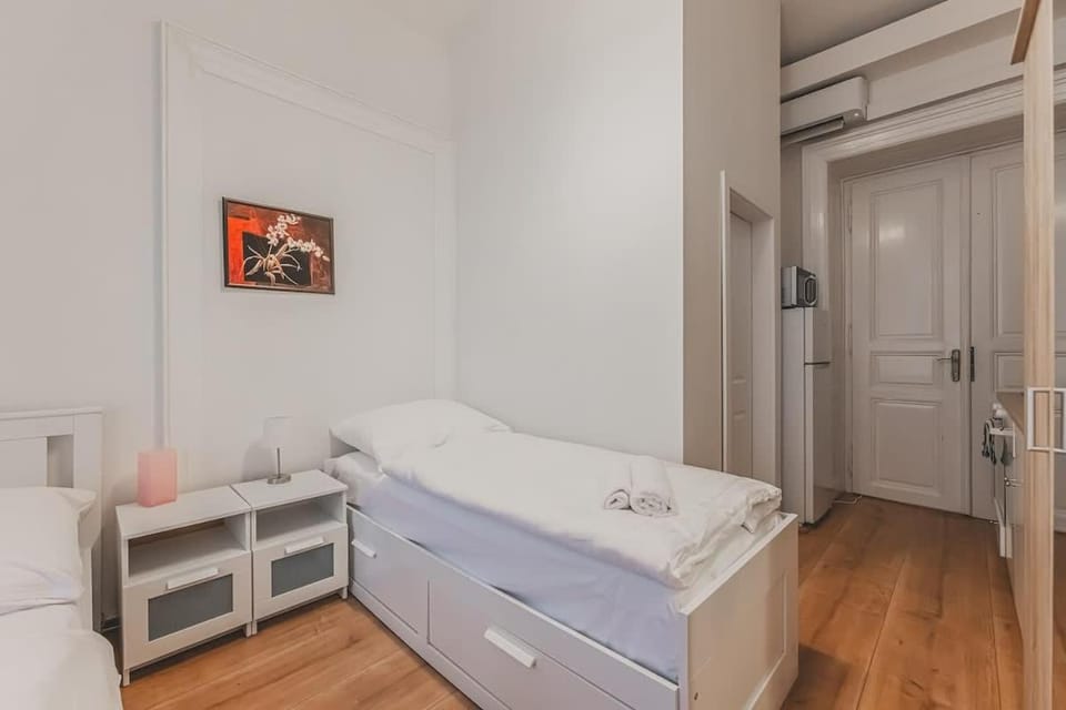 Walk to Old Town Flat, Kitchen, new bathroom Apartment in Prague