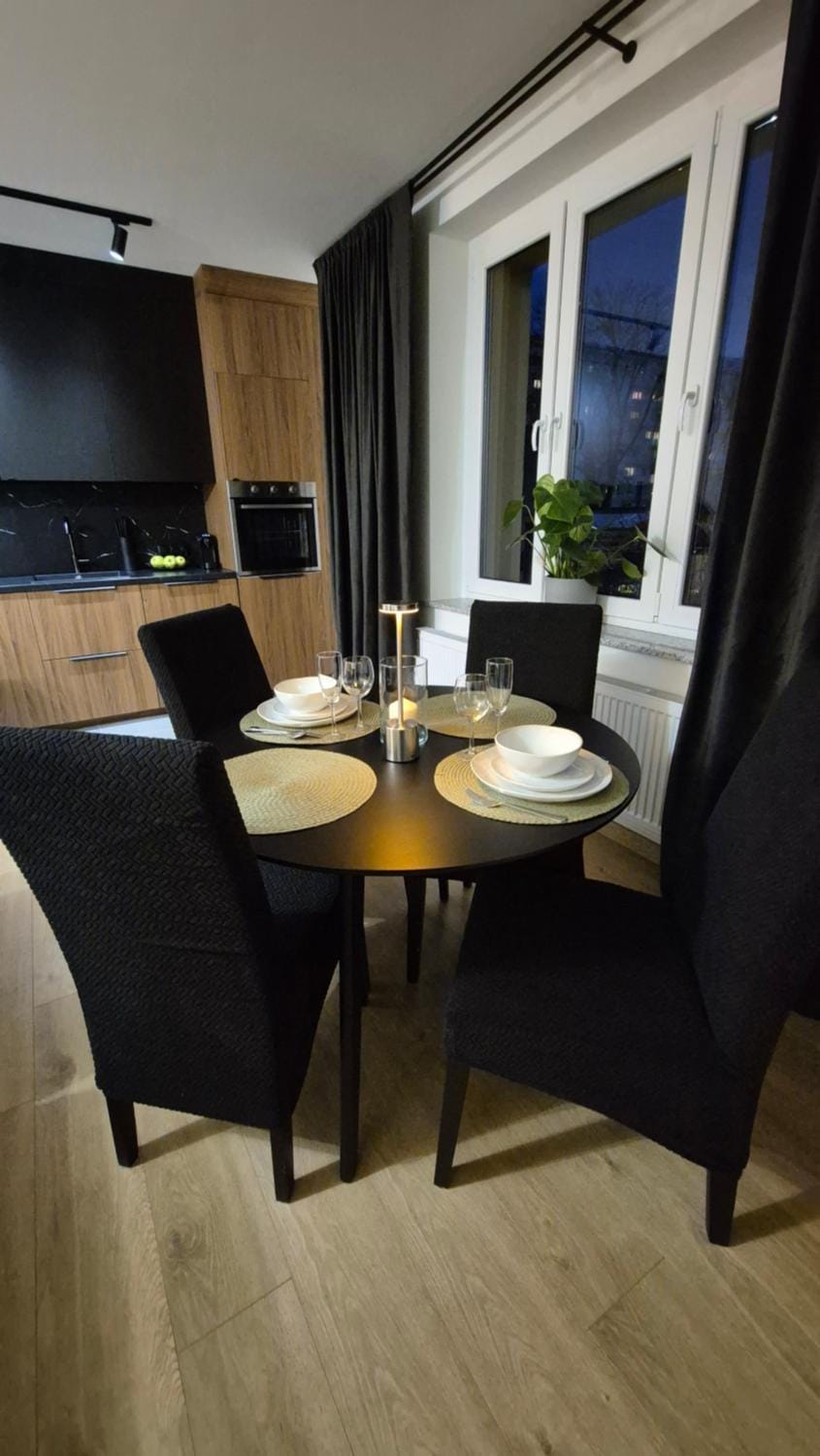 Kitchen or kitchenette, Living room, Seating area, Dining area