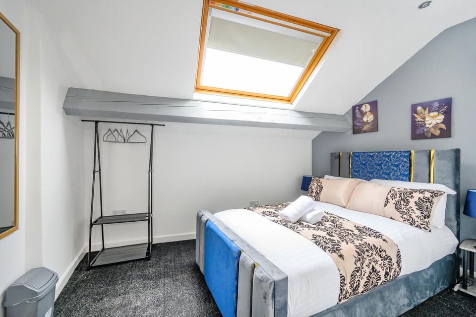 Bed, Photo of the whole room, Bedroom, wardrobe