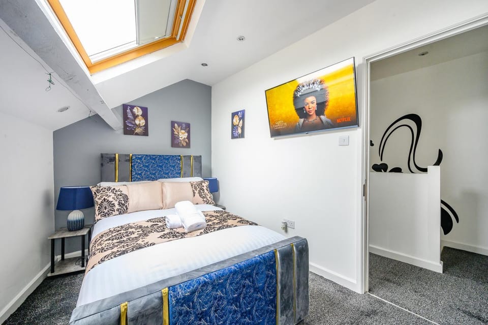 Bed, Photo of the whole room, Bedroom