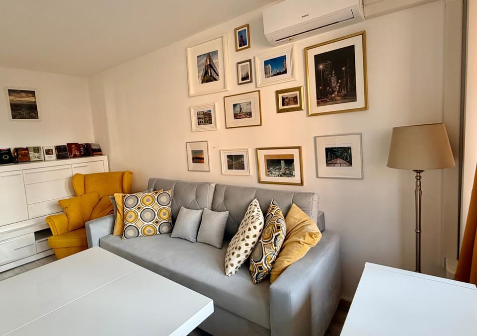 Living room, Photo of the whole room