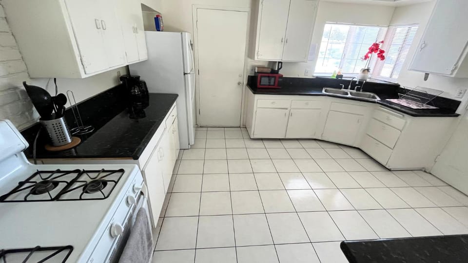 The Disney Hostel - Fullerton - OC Hostel in Fullerton