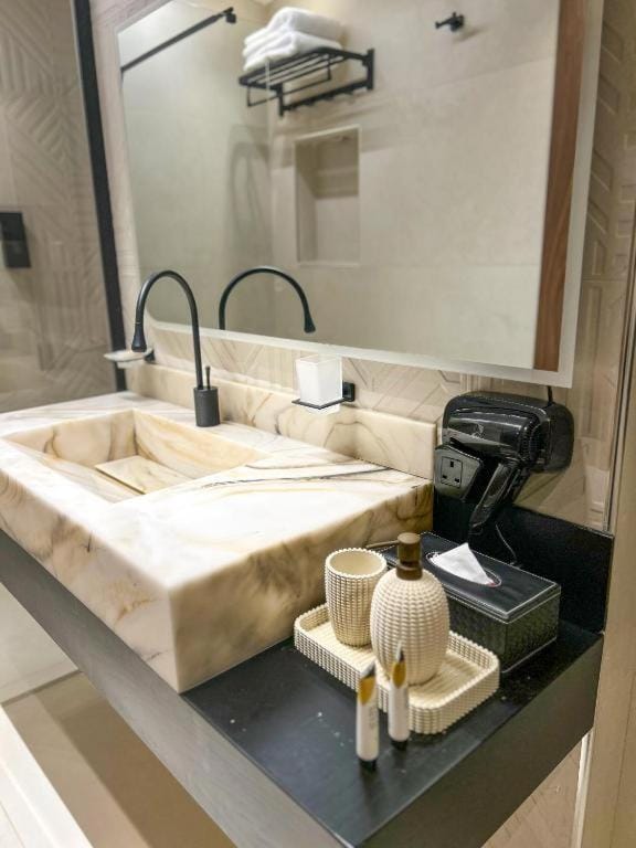 Bathroom, towels