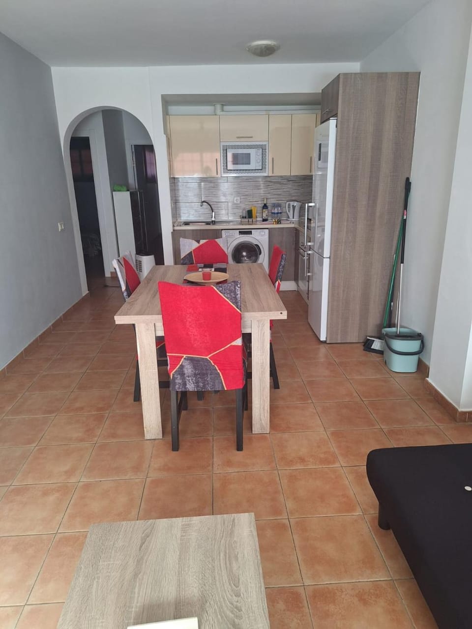 Kitchen or kitchenette, Dining area