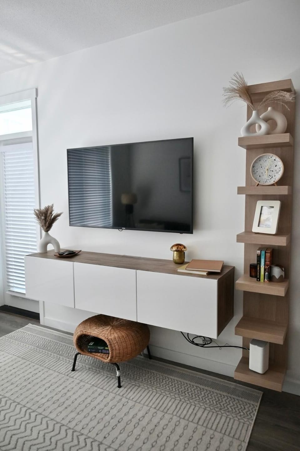 Stylish 2-Bedroom Condo - Premium Comfort, Central Location Apartment in Surrey