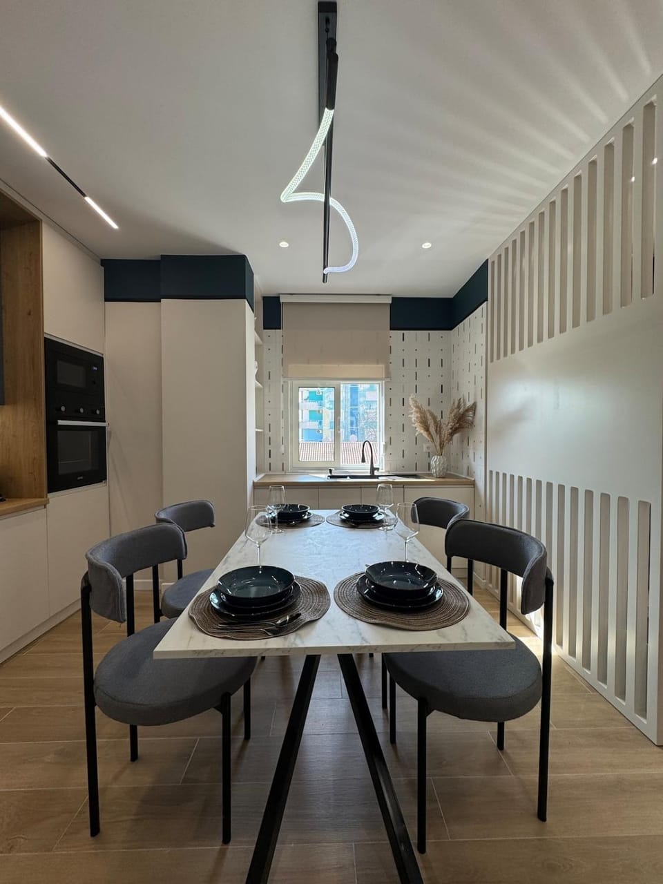 Kitchen or kitchenette, Dining area