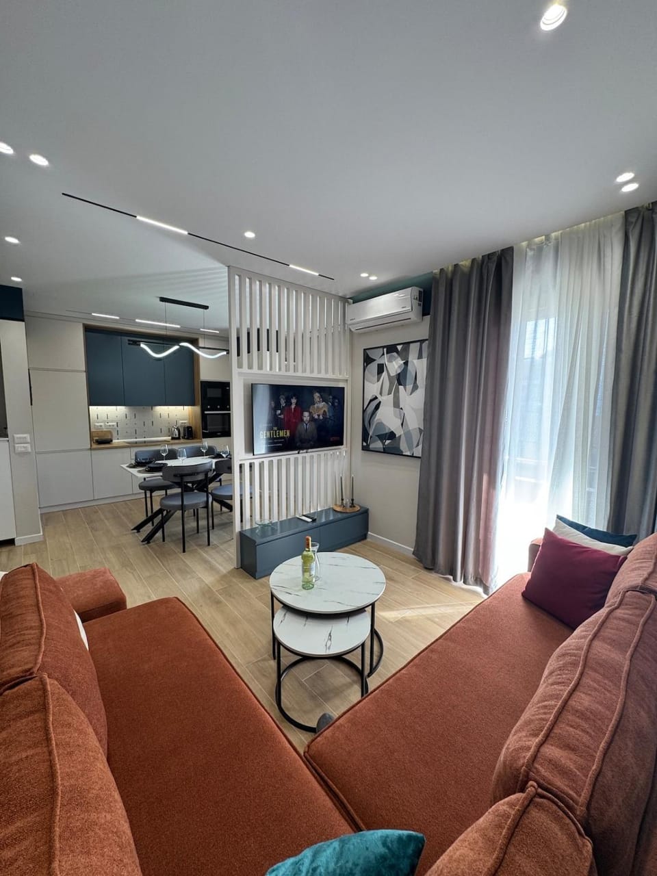 Communal lounge/ TV room, Kitchen or kitchenette, Living room