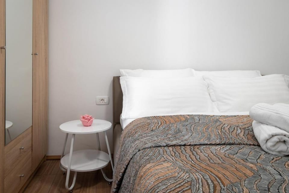 Yellow Old Town apartment in center- brand new Apartment in Split