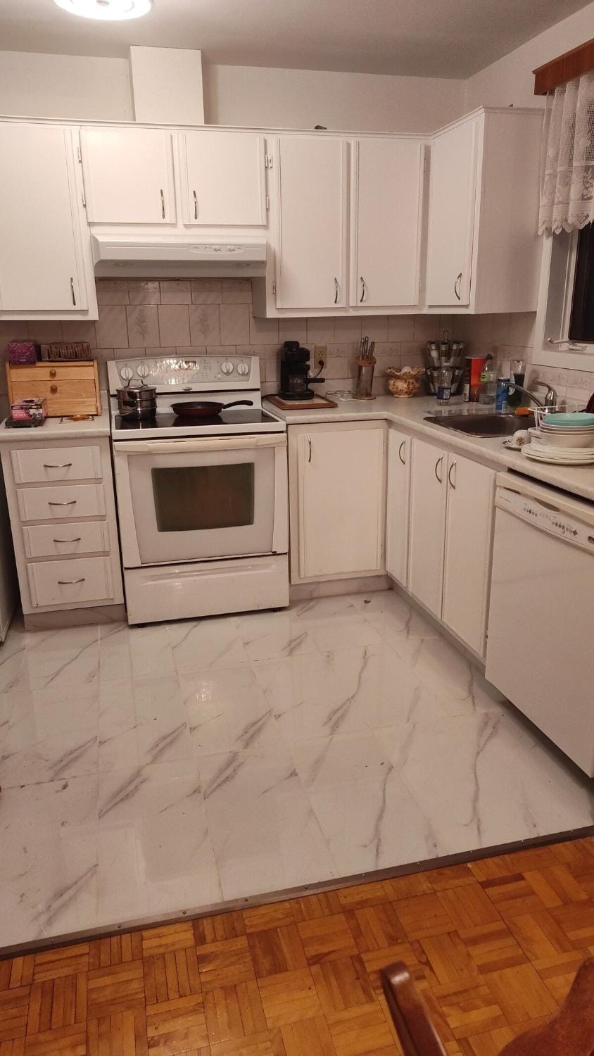 Kitchen or kitchenette, dishwasher, oven