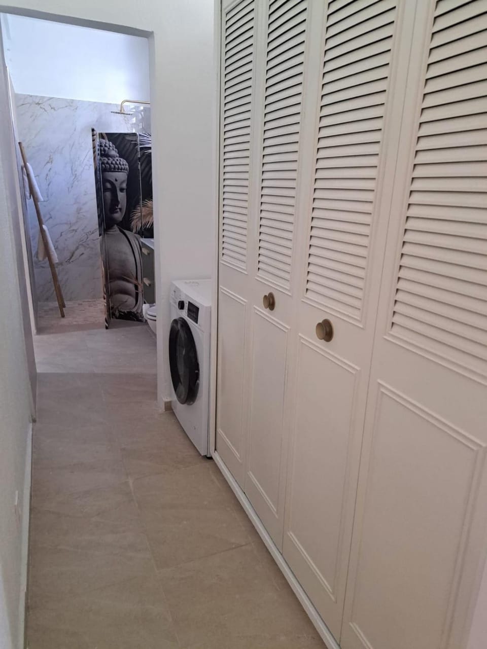 wardrobe, washing machine