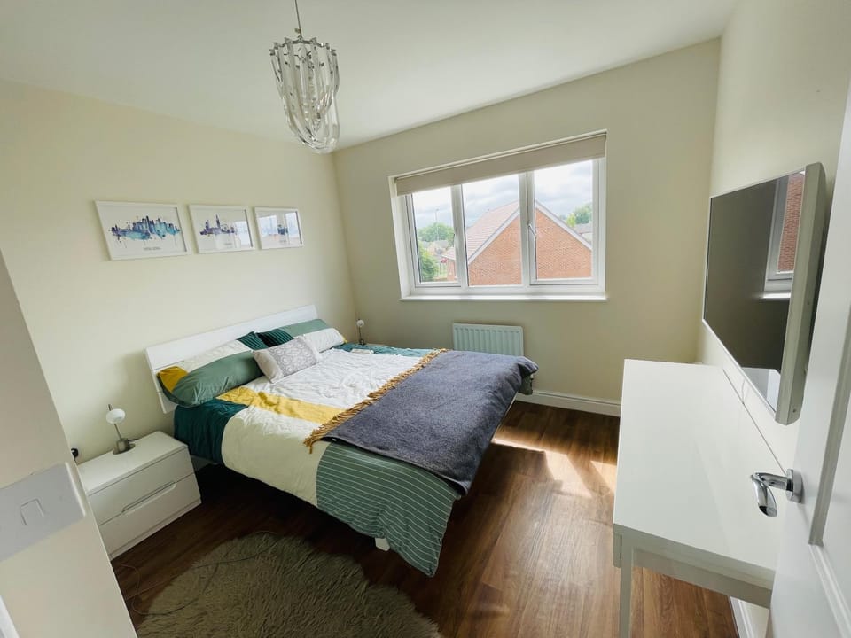 TV and multimedia, Photo of the whole room, Bedroom