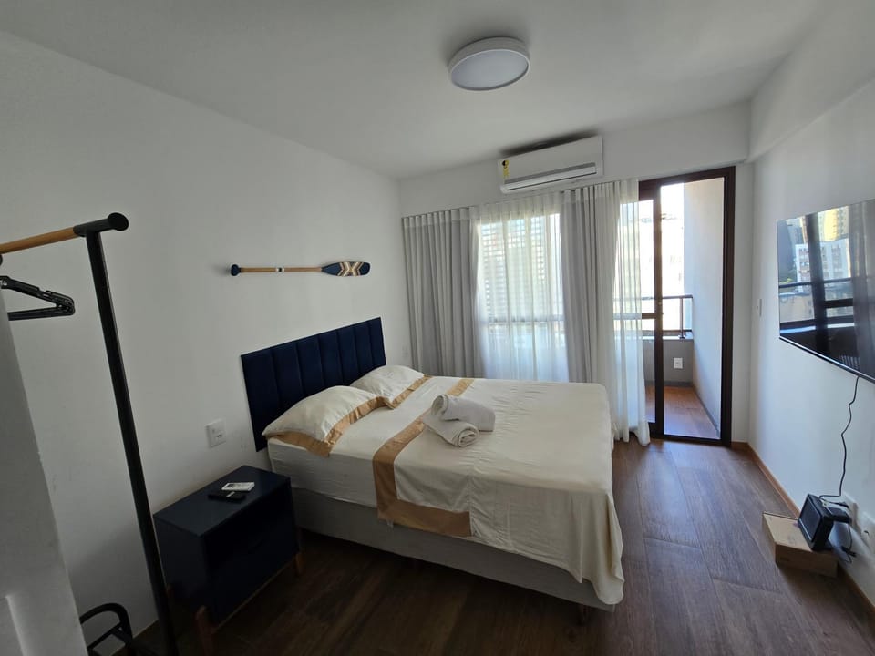 Bed, TV and multimedia, Photo of the whole room, Bedroom, towels, air conditioner
