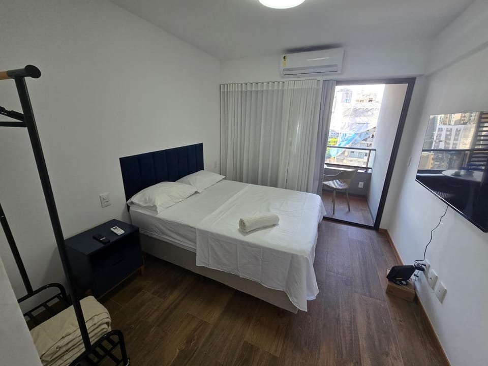 Bed, TV and multimedia, Photo of the whole room, Bedroom, internet, towels, air conditioner