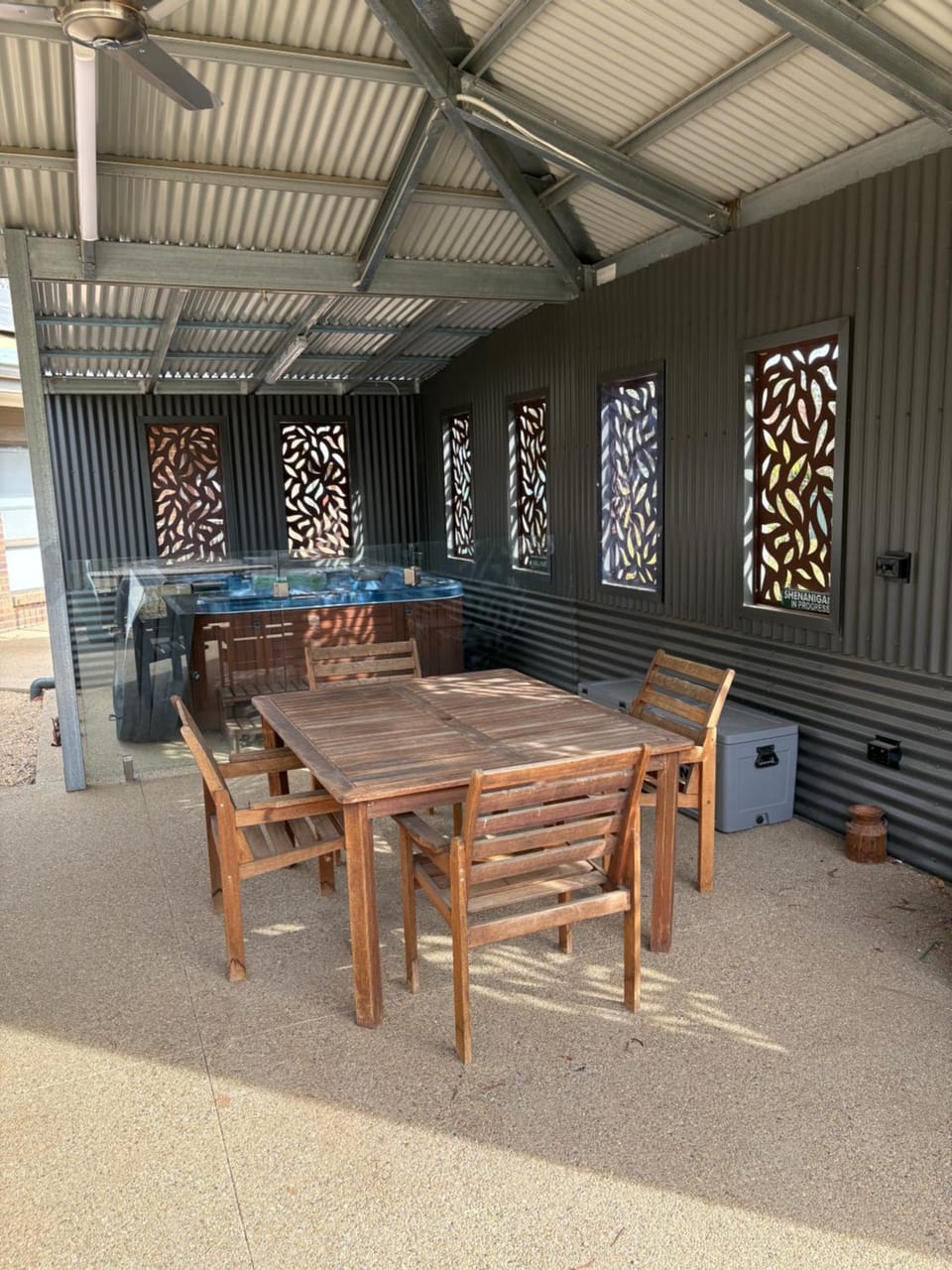 Unique Zone half house with games room & outdoor jacuzzi in Maiden Gully, Bendigo Vacation rental in Bendigo