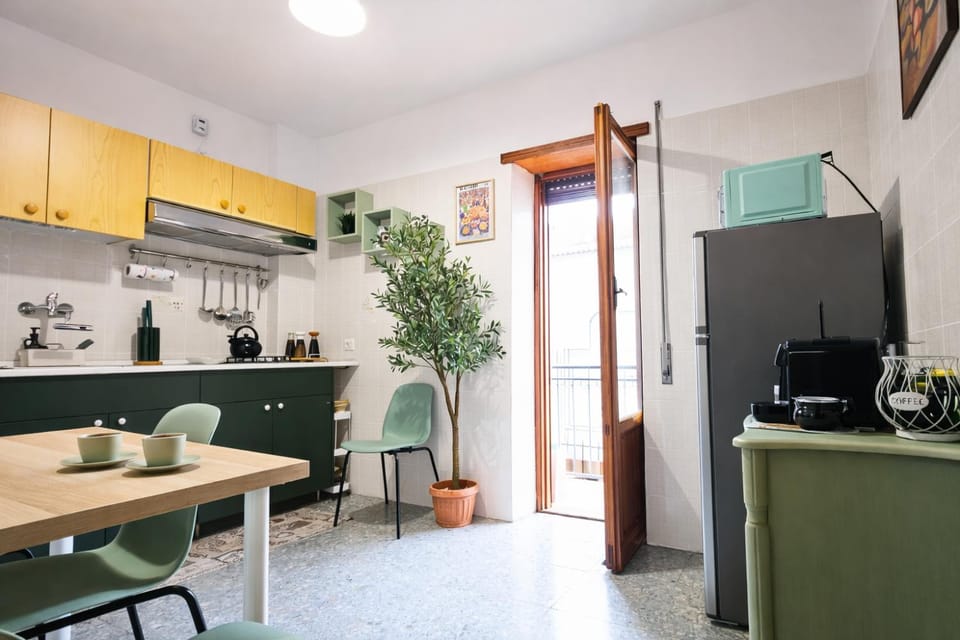 Kitchen or kitchenette, Dining area, stove, toaster