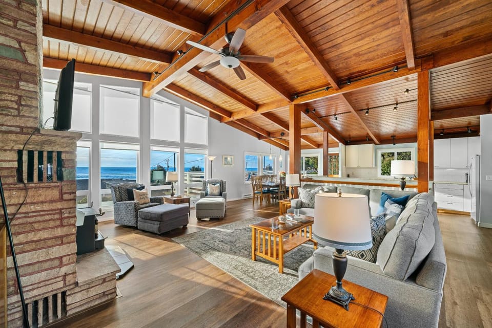 Treasure Rocks House in Neahkahnie Beach