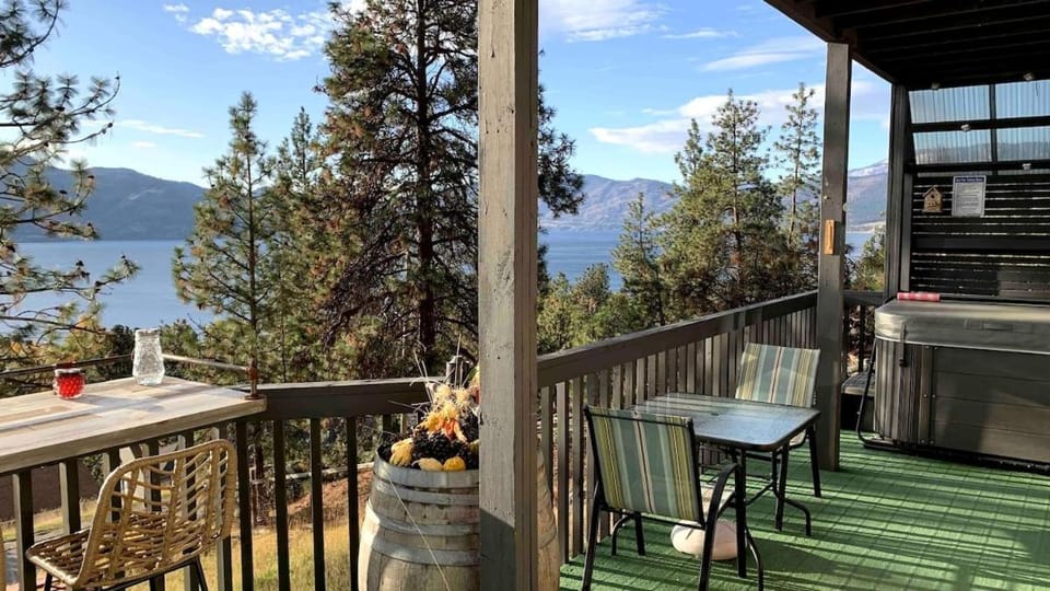 View (from property/room), Balcony/Terrace, Mountain view