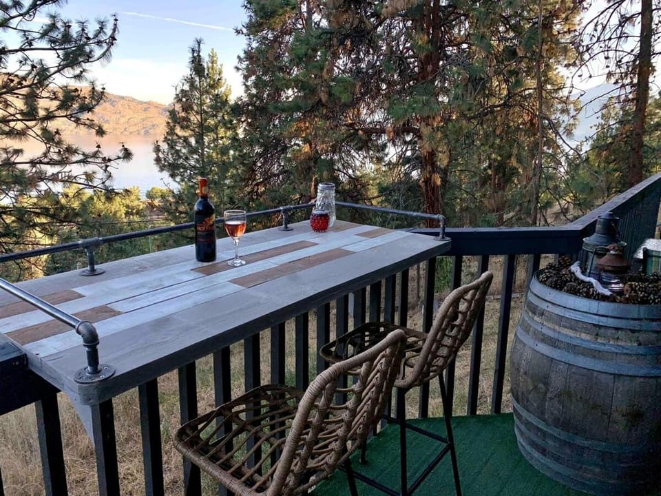 View (from property/room), Balcony/Terrace, Mountain view