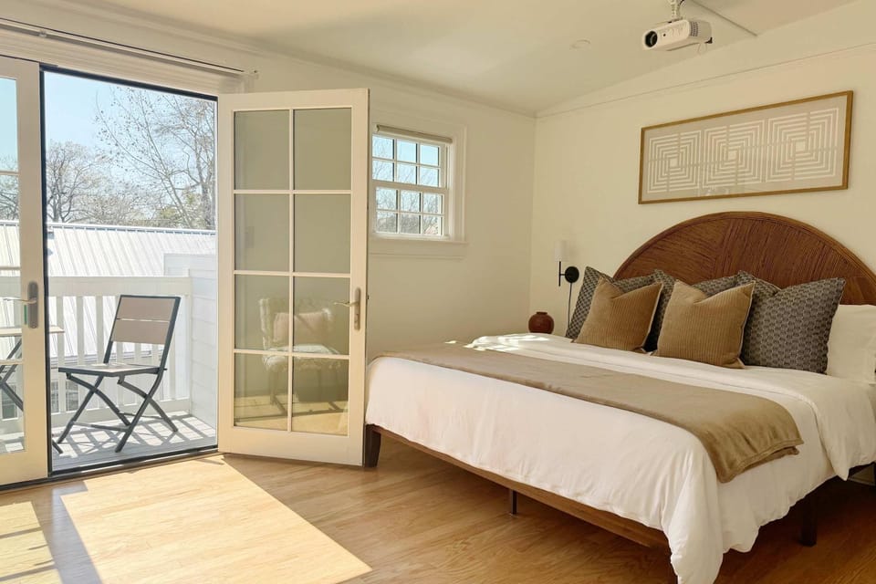 Bed, Balcony/Terrace, Photo of the whole room, Bedroom