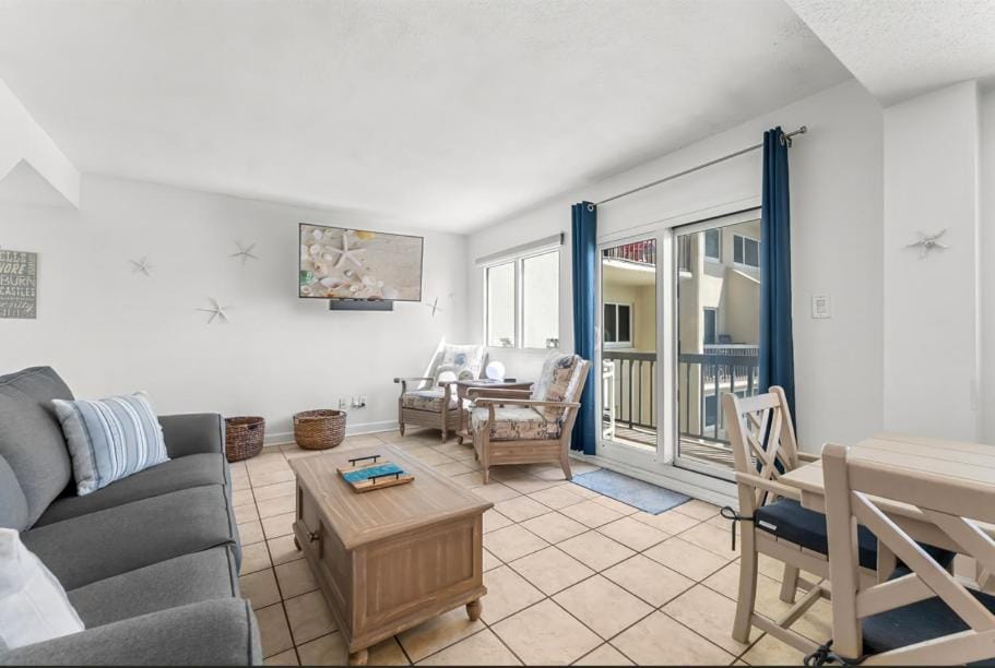 TV and multimedia, TV and multimedia, Balcony/Terrace, Living room, Seating area, Dining area