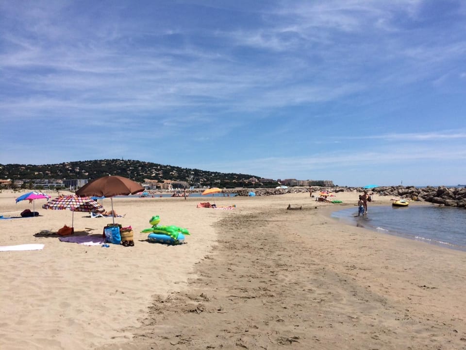 Studio cabine climatisé, terrasse et parking proche plage - FR-1-338-604 Cabin in Occitanie