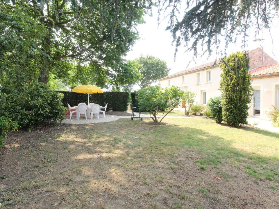 Gîte Mélisse : Calme et Confort à 30 min Puy du Fou - FR-1-622-100 House in Pays de la Loire