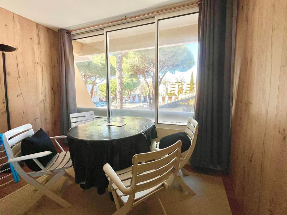 Studio centre, spacieux, plage à 500m, 4 personnes, loggia - FR-1-716-80 Apartment in La Grande-Motte