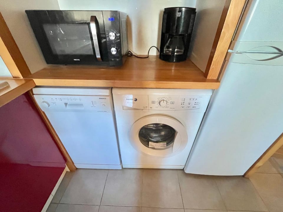Studio centre, spacieux, plage à 500m, 4 personnes, loggia - FR-1-716-80 Apartment in La Grande-Motte