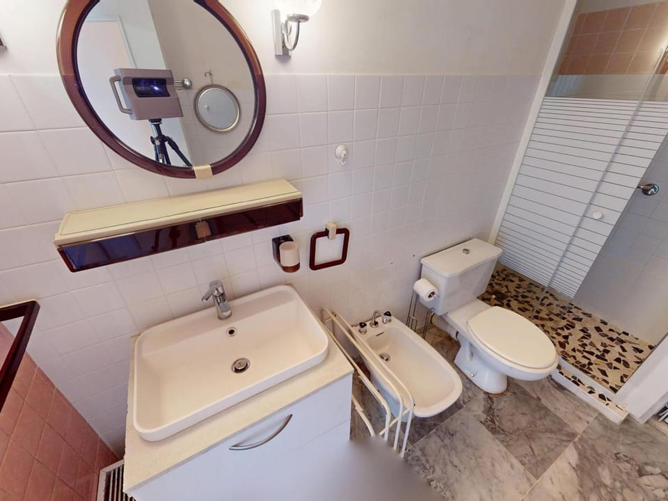 Grand studio climatisé proche centre, plages, terrasse vue mer Apartment in Roquebrune-Cap-Martin