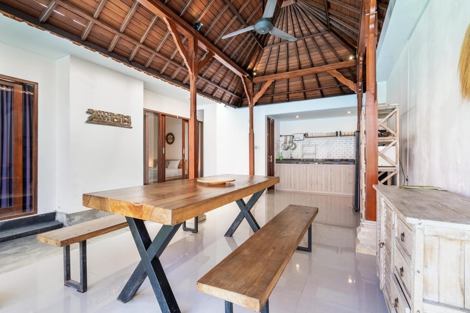 Villa Azure 3 - Tropical 4-Bedroom Pool Villa Near Seminyak Villa in North Kuta