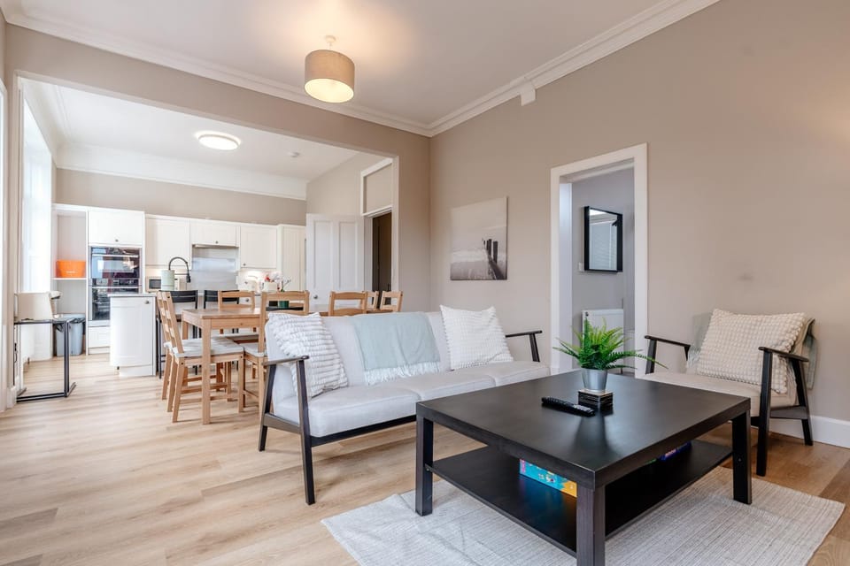 Living room, Dining area, kitchen