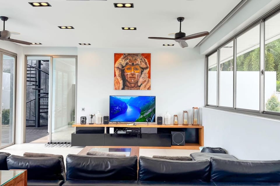 Communal lounge/ TV room, TV and multimedia, Living room