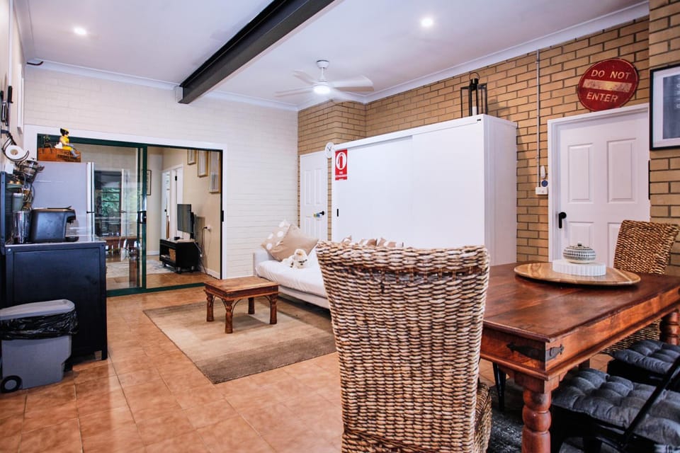 TV and multimedia, Kitchen or kitchenette, Living room, Seating area, Dining area, Diving, Dinner, Dinner, stove