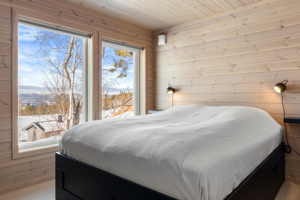 Bed, Bedroom, Mountain view