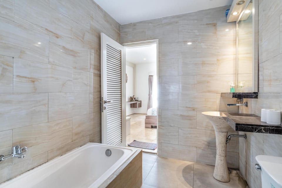 Villa Azure 2 - Master Suite in shared Pool Villa Vacation rental in North Kuta