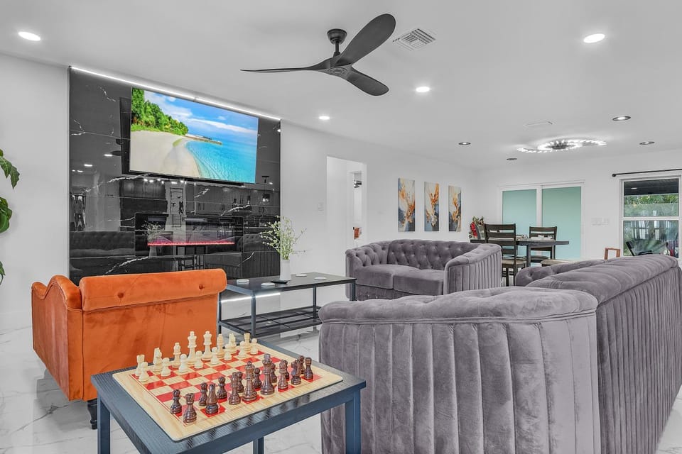 Communal lounge/ TV room, TV and multimedia, Living room, Seating area, Evening entertainment, fireplace