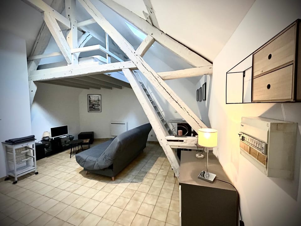 TV and multimedia, Seating area