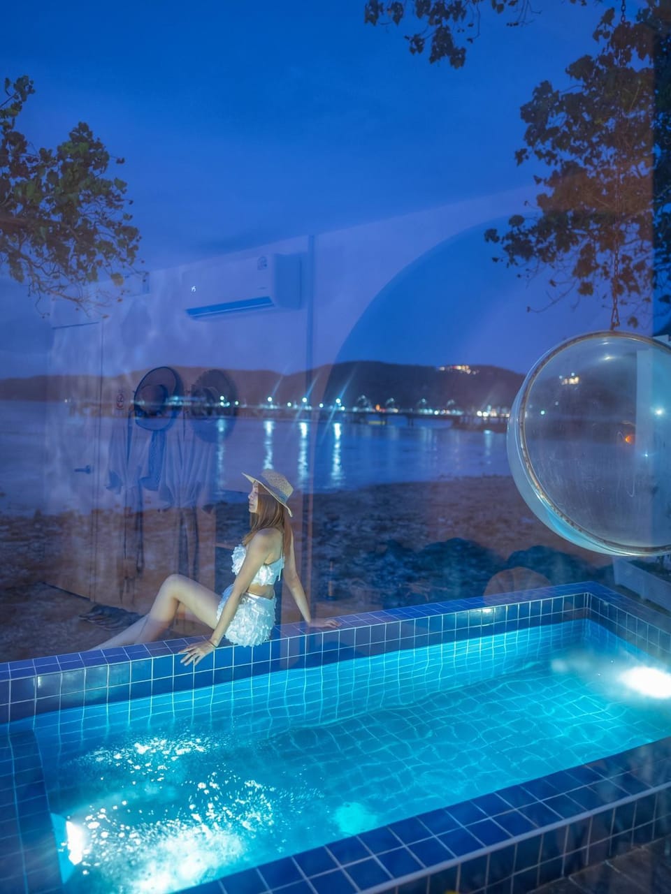 White Beachfront Pool Villa Koh Larn Hotel in Chon Buri Changwat