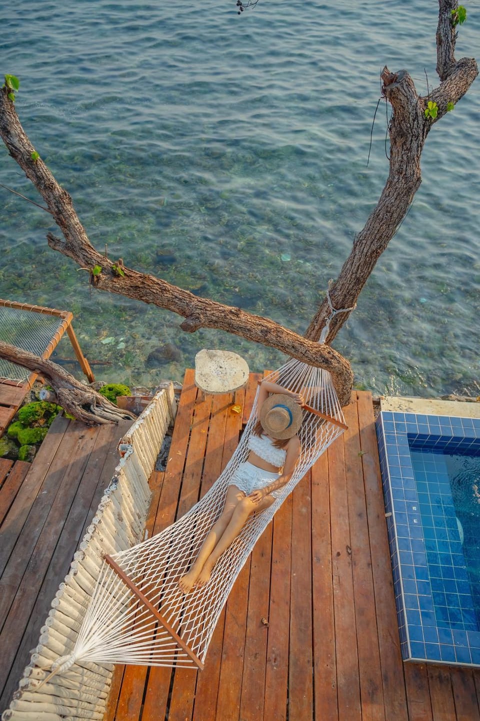White Beachfront Pool Villa Koh Larn Hotel in Chon Buri Changwat